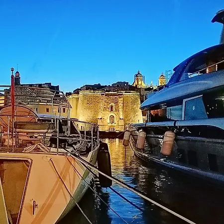 Kharmen A 1565s House With Seaviews Birgu