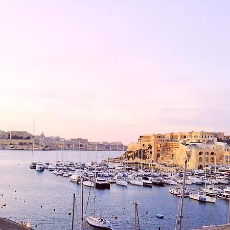 Kharmen A 1565s House With Seaviews Birgu