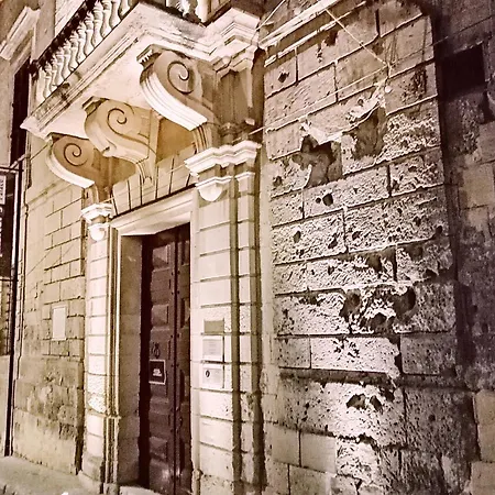 Kharmen A 1565s House With Seaviews