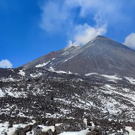 Apartman Kharmen A 1565s House With Seaviews *