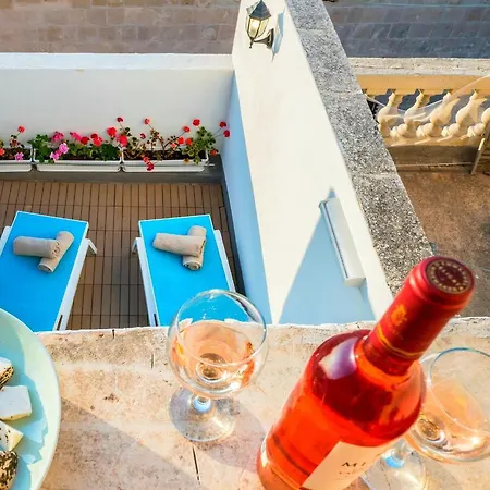 Kharmen A 1565s House With Seaviews Birgu