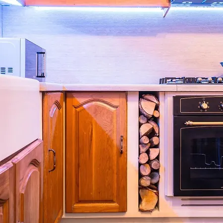 Kharmen A 1565s House With Seaviews *