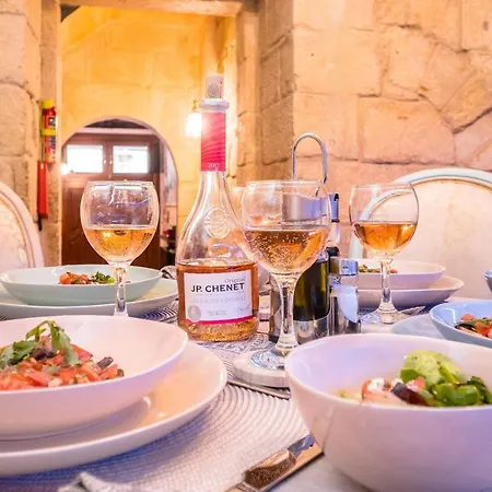 Kharmen A 1565s House With Seaviews