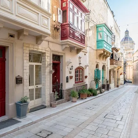 Kharmen A 1565s House With Seaviews