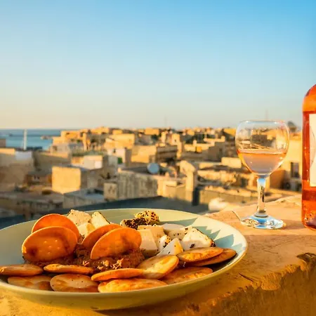 Kharmen A 1565s House With Seaviews Apartment