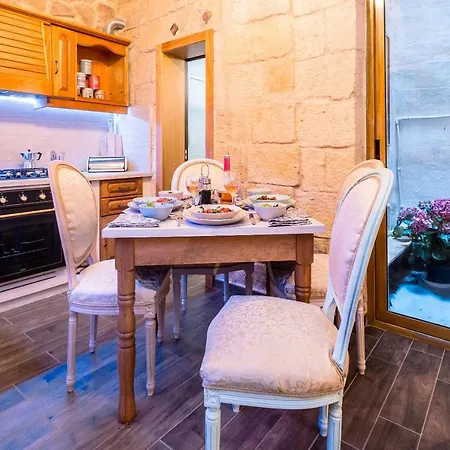 Apartman Kharmen A 1565s House With Seaviews Birgu