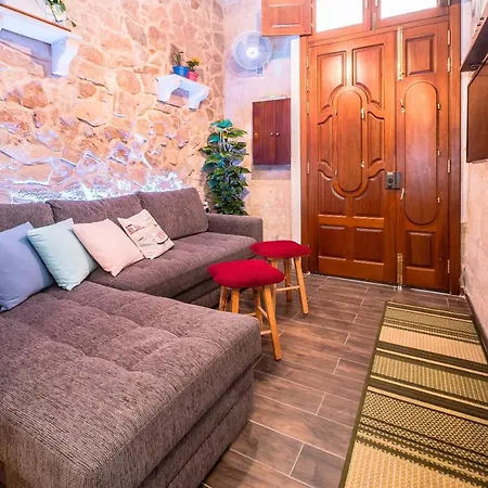 Apartment Kharmen A 1565s House With Seaviews