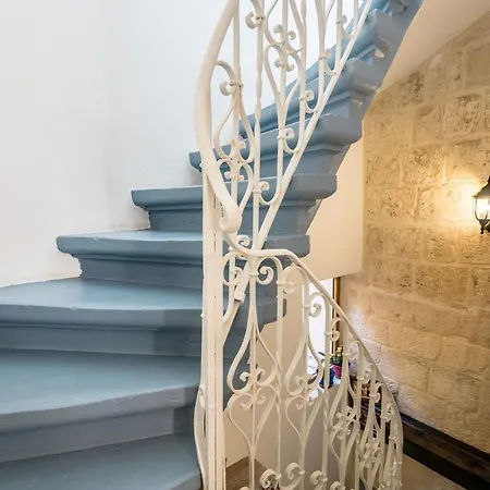 Kharmen A 1565s House With Seaviews Apartment