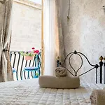 Kharmen A 1565s House With Seaviews *