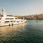 Kharmen A 1565s House With Seaviews * Birgu