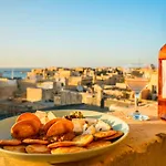Kharmen A 1565s House With Seaviews Lejlighed