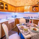 Kharmen A 1565s House With Seaviews Lejlighed