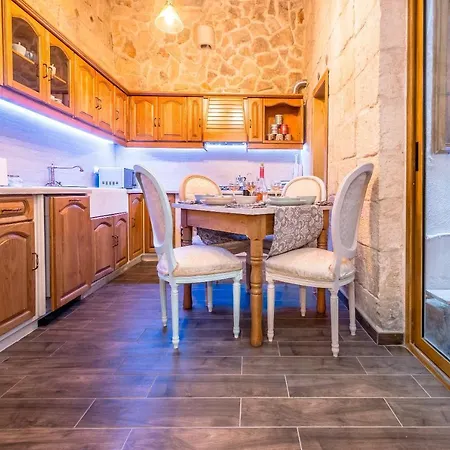 Апартаменты Kharmen A 1565s House With Seaviews
