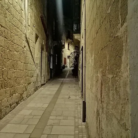 Kharmen A 1565s House With Seaviews