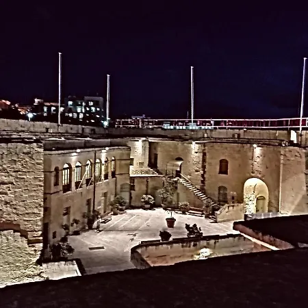 Kharmen A 1565s House With Seaviews