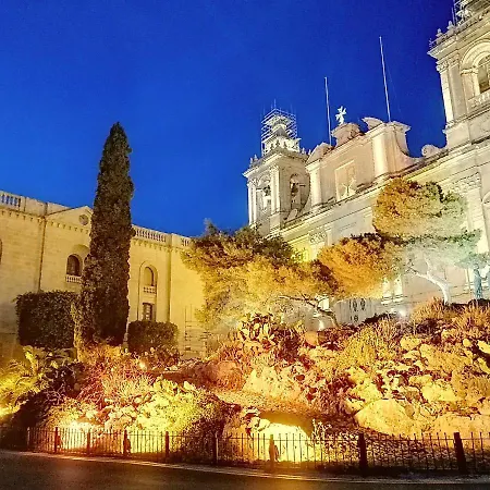 Kharmen A 1565s House With Seaviews