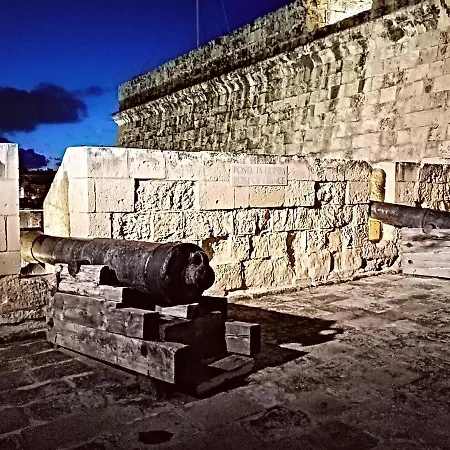 Kharmen A 1565s House With Seaviews דירה בירגו