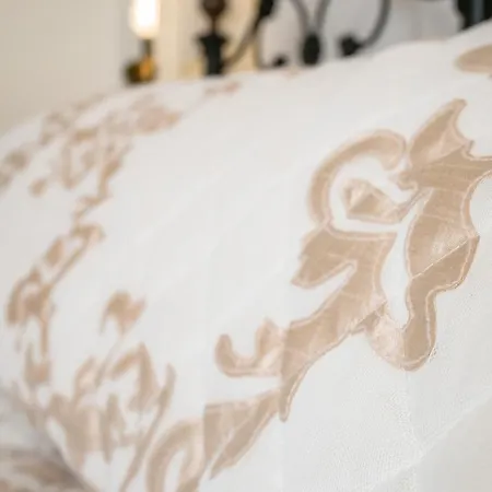 Kharmen A 1565s House With Seaviews *