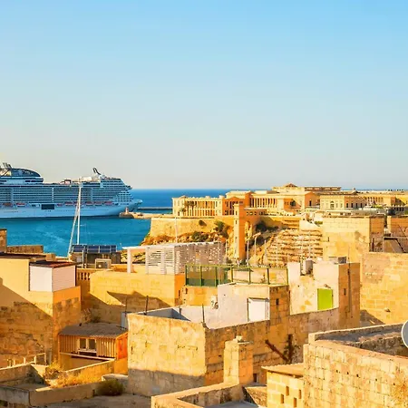 Kharmen A 1565s House With Seaviews * Birgu
