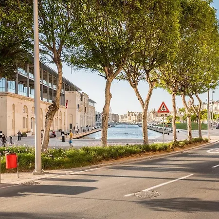 Kharmen A 1565s House With Seaviews דירה