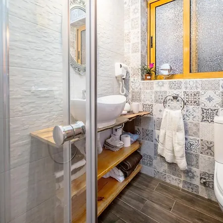 Kharmen A 1565s House With Seaviews *