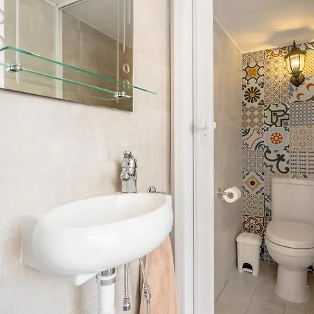 Kharmen A 1565s House With Seaviews Apartment *
