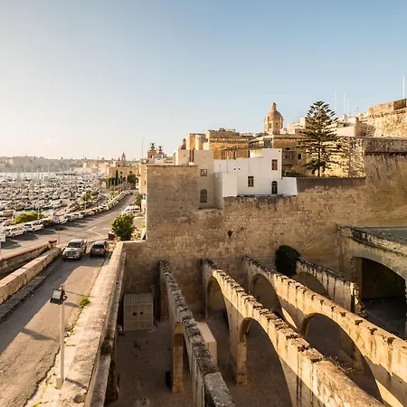 Kharmen A 1565s House With Seaviews דירה