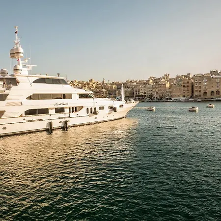 Kharmen A 1565s House With Seaviews * Birgu