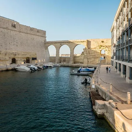 Kharmen A 1565s House With Seaviews