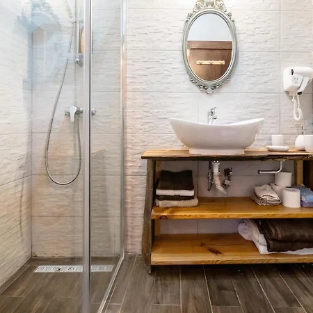 Kharmen A 1565s House With Seaviews דירה בירגו