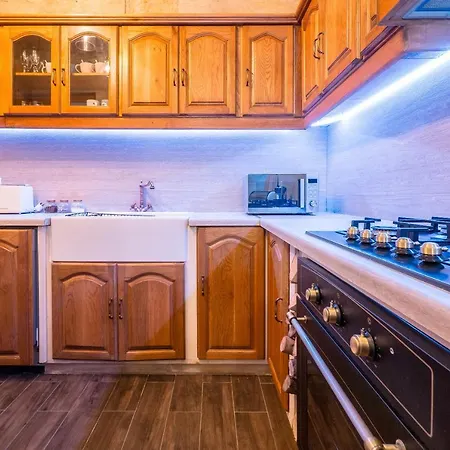 Kharmen A 1565s House With Seaviews * בירגו