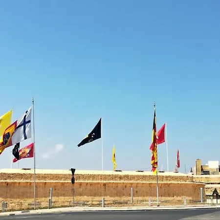 Kharmen A 1565s House With Seaviews בירגו