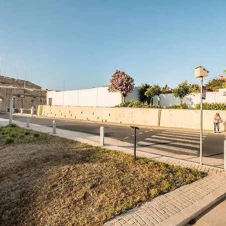 Kharmen A 1565s House With Seaviews דירה בירגו