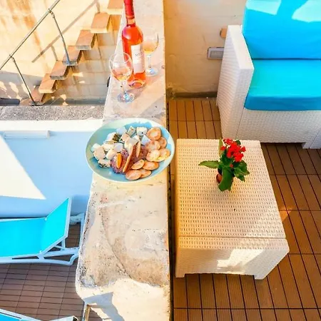 Kharmen A 1565s House With Seaviews * Birgu