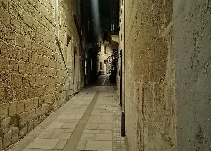 Kharmen A 1565s House With Seaviews