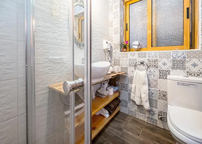 Kharmen A 1565s House With Seaviews *