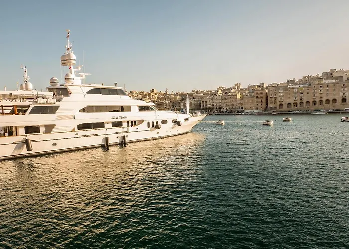 Kharmen A 1565s House With Seaviews * Il-Birgu