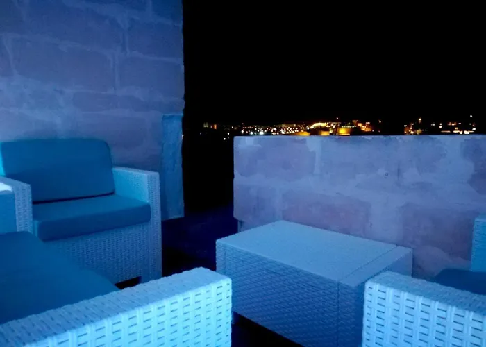 Kharmen A 1565s House With Seaviews * Il-Birgu