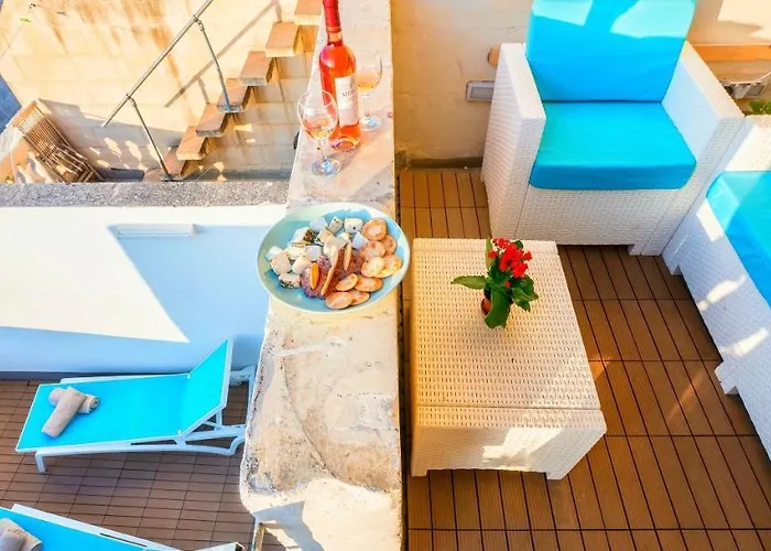 Kharmen A 1565s House With Seaviews * Il-Birgu